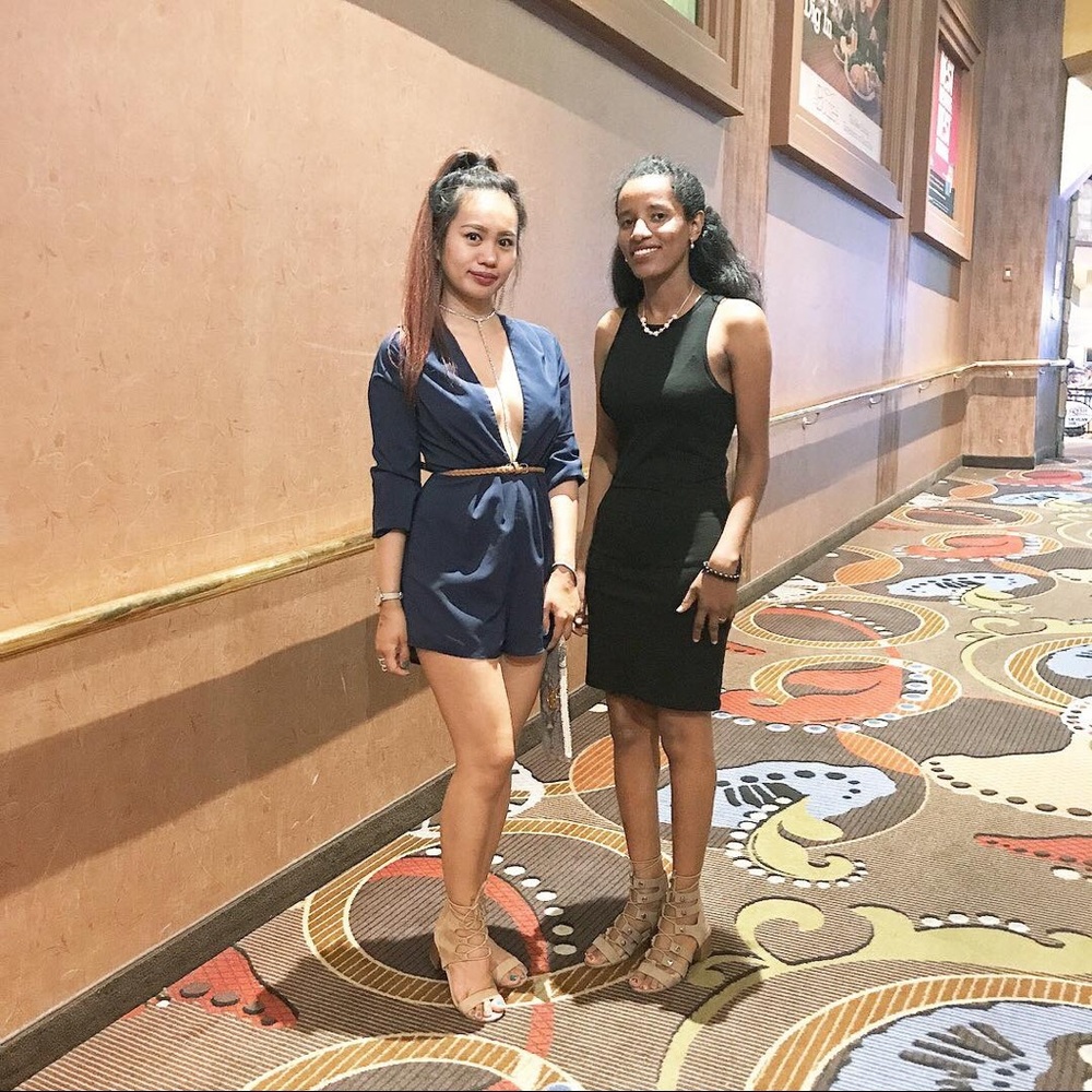 Pre-loved sexy navy blue romper with V cut out..💙